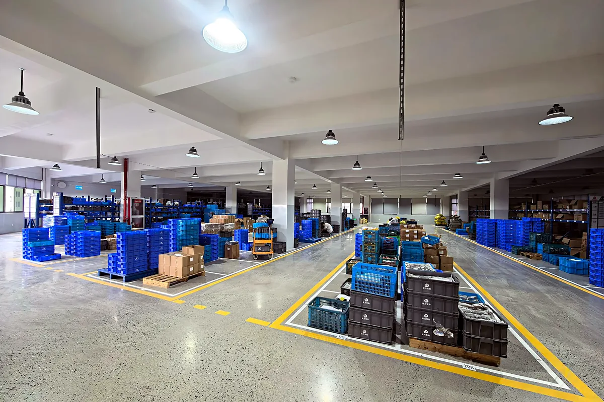 Finished goods warehouse under WMS control